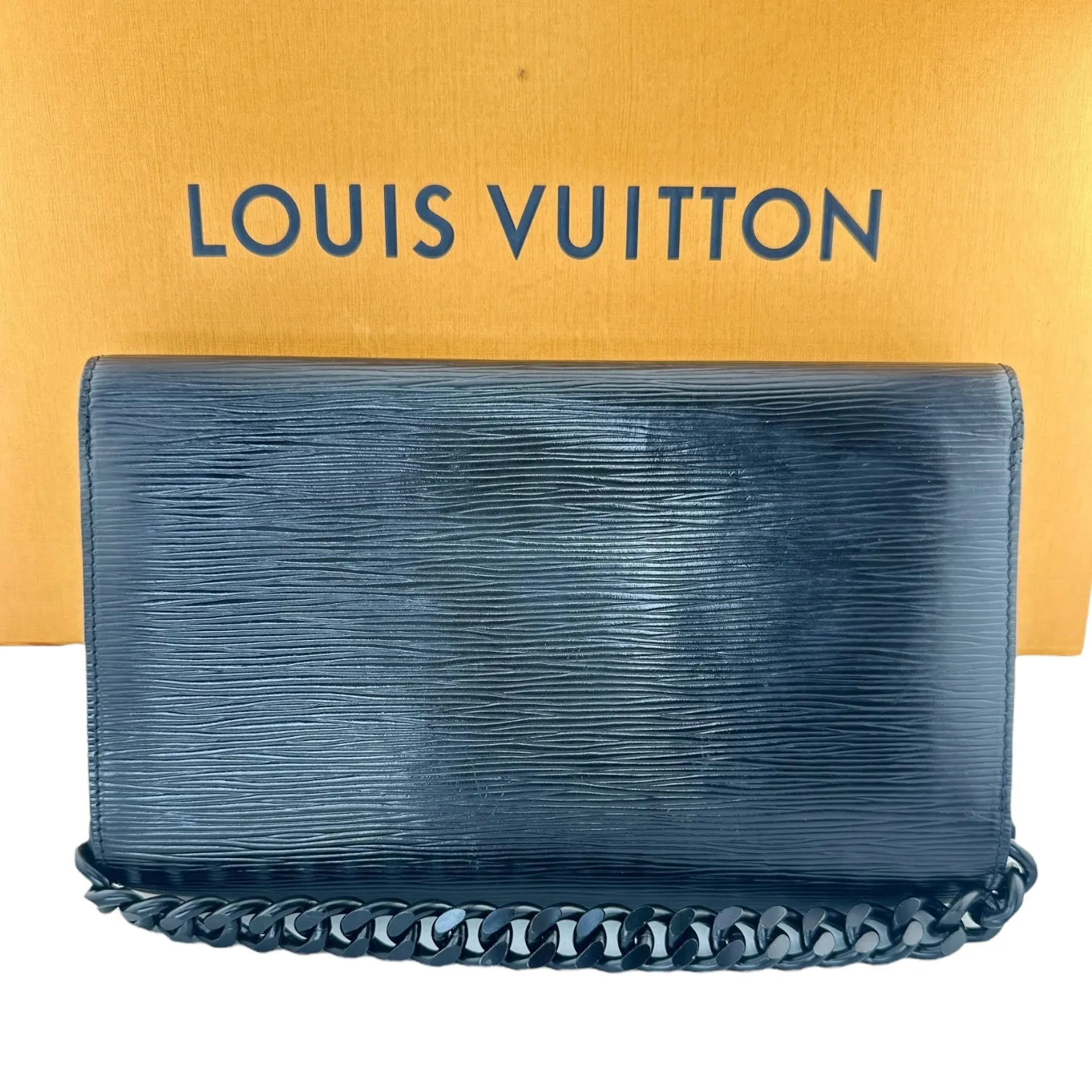 LOUIS VUITTON Epi Leather Chaillot Clutch and Added Chain