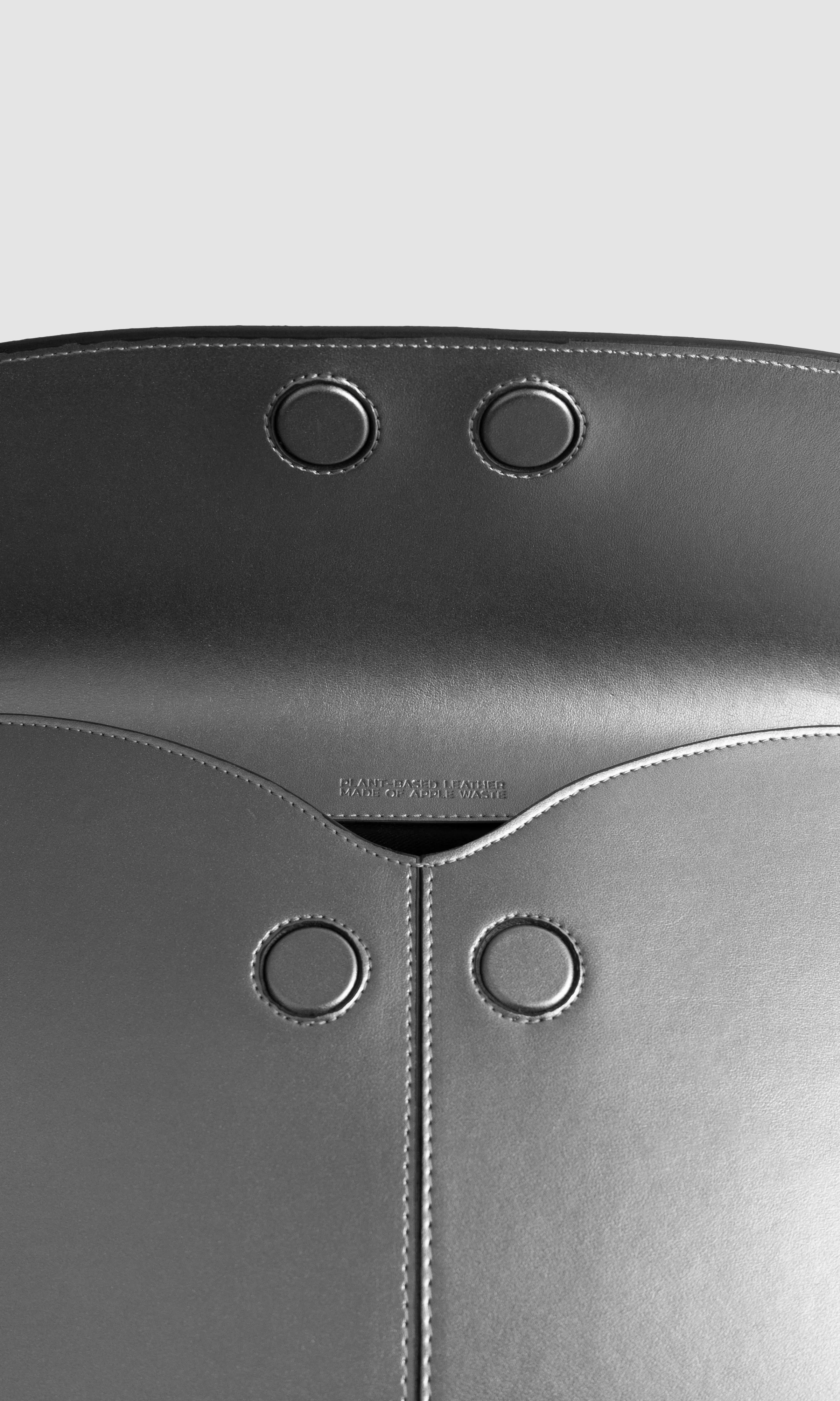 LOYAUTÉ - METAL LAPTOP BAG
